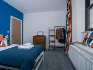 4 Bedroom Waterhead Range Cottage by LetMeStay