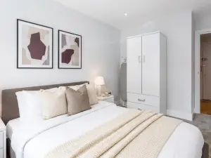 Smart 1 Bed Apartment in the Heart of Eastleigh