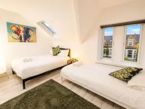 Studio Getaway with Fast WiFi