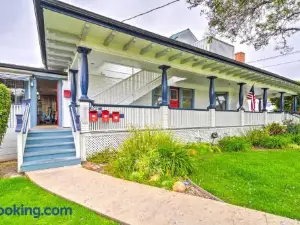 Cozy Carpinteria Apartment Walkable Location