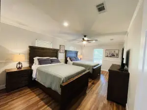 15 ACRE RIVER FRONT CABIN HOUSE ON THE SUWANNEE, WITH SPRING WALKING DISTANCE