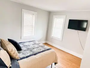 Annie's Abode - Downtown LC