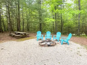 "Moon Glow" Cabin - Cozy Climber Retreat in Muir Valley w/ Hot-tub!