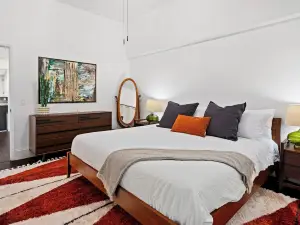 Bohemian Redwood Retreat for Extended Stays