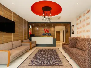 W Hotel Cemerlang