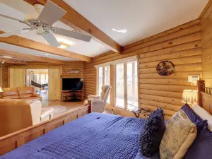 Family-Friendly Riverfront Manor on the Little Red