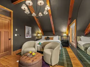 Royal Elk Lodge