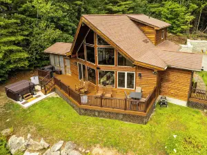 Hot Tub, Lake Views! All-Season Hinsdale Haven