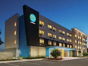 Tru by Hilton  Sebring