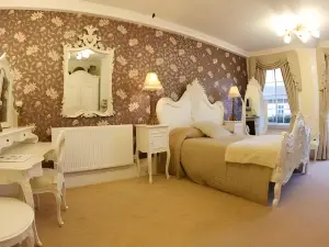 โรงแรมเดอะคิงส์อาร์มส์และรอยัล ก็อดัลมิ้ง, ซัรเรย์