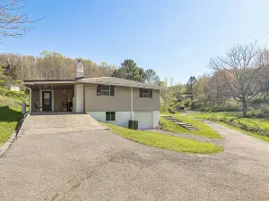 Home w/ Bunkroom: 2 Mi to Hatfield & McCoy Trail