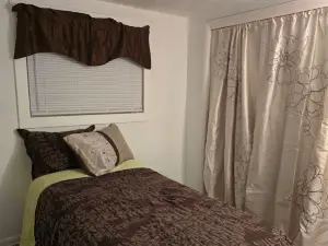 Charming 3-bedroom house in Defiance with WiFi access