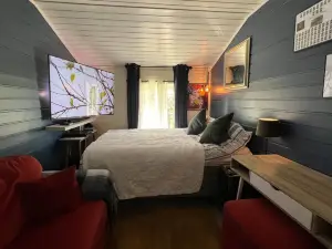 Cheerful cabin with sauna and great views