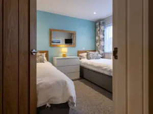 3 Bed pet friendly Beach House with sea views