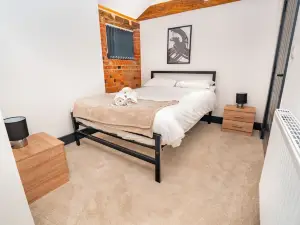 Spacious 2 Bedroom Apartment in Central Newark