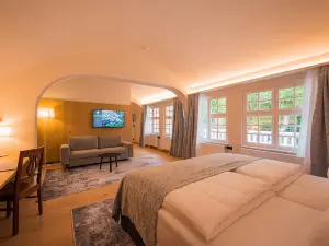Gutshotel Menterschwaige - Heritage Boutique Hotel with Timless Elegance