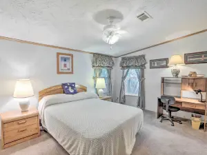 Bright Steinhatchee Home Proximity to Ocean!