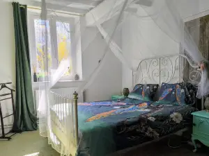Luxe vakantiewoning in Lugny met natuurlijke zwemvijver, sauna en jacuzzi.
