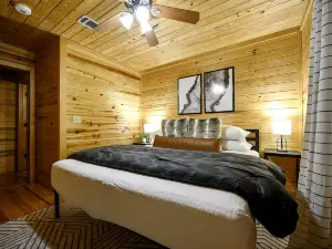 Wonderful Cabin Nestled in the Trees in Broken Bow, Oklahoma