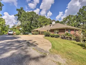 'The B Haus' Lakefront Retreat w/ Boat Ramp!