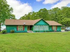 Shared Hot Tub, Pool & Dock: Lakefront Grove House