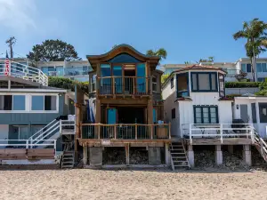Unique Beachfront Home with Stunning Views - Charming Coastal Haven