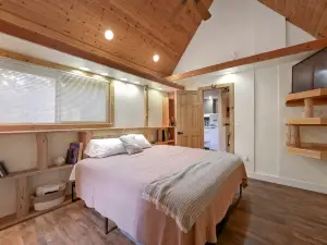 Stunning Wooden Cabin with Fireplace in Glendale, Utah