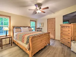 Tranquil Cabin Getaway Near Red Cedar Lake!