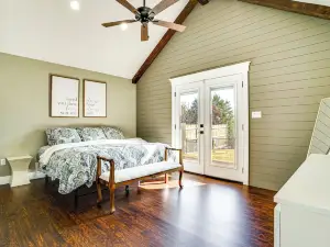 < 2 Mi to Lake Granbury! Family Home w/ Large Yard