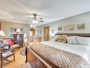 Beautiful & Unique Farmhouse 15 Mi to Saratoga
