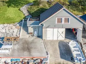 Amazing Home in Hundeidvik with Ethernet Internet