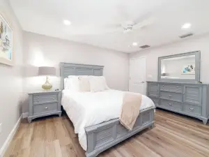 New Home: Rooftop Seating - Grill - Pets - Sleeps 10