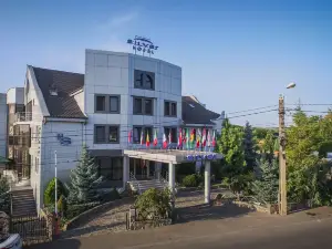 Silver Hotel