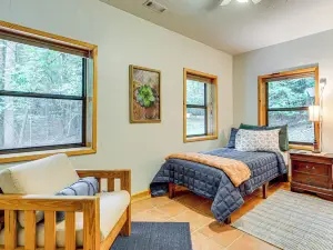 Hike, Fish & More: Cozy Cabin w/ Patio in Murphy!