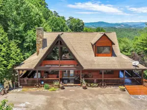 Mtn-View Deck Cabin Near New River State Park!