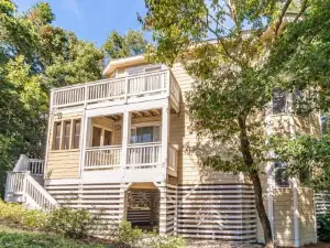 Christie - 4 Bedrooms in Duck NC, Pet Friendly, Community Pool