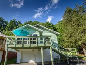 Riverfront Cottage on the New River Dries