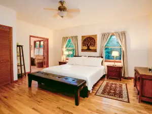 Mountain Retreat with Hot Tub and Game Room - Serene Luxury Escape