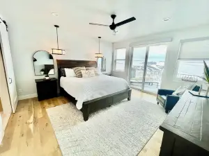 Beautiful vacation home on 5 acres with Mountain views.