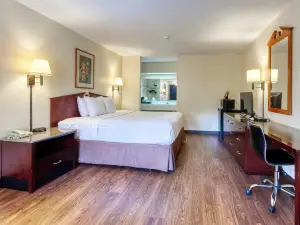 Days Inn & Suites by Wyndham Marshall