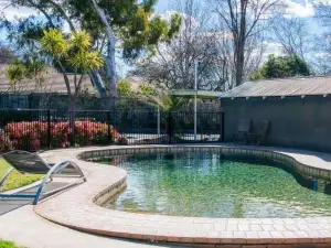 Central Caleula Motor Lodge