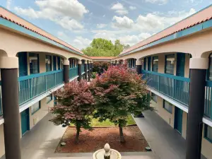 Studio 6 Extended Stay - Savannah, GA - Gateway & I-95