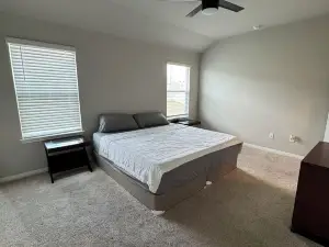Charming 4-bedroom house in delightful Manor with AC, WiFi