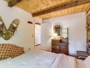 Lakefront Log Cabin w/ Views & Dock in Brandon