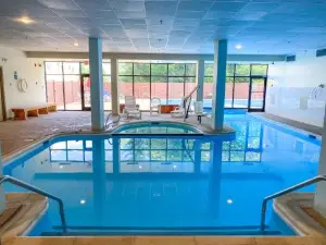 Ski-in Ski-Out Luxury Condo with Hot Tub and Pools