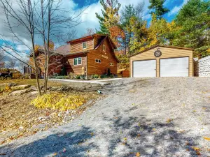 Hot Tub, Lake Views! All-Season Hinsdale Haven