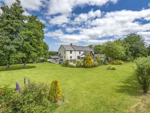 Waterland Farmhouse