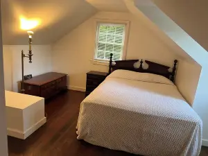 3-bedroom house in serene Owings Mills with WiFi, AC. Relax with maximum privacy