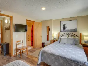 'Snowed Inn' Cozy Winterplace Ski-in/Ski-Out Cabin