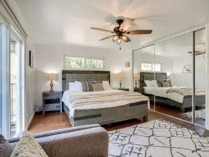 บ้านที่ Chic Santa Paula ที่มีทิวทัศน์ของภูเขาและเมือง!